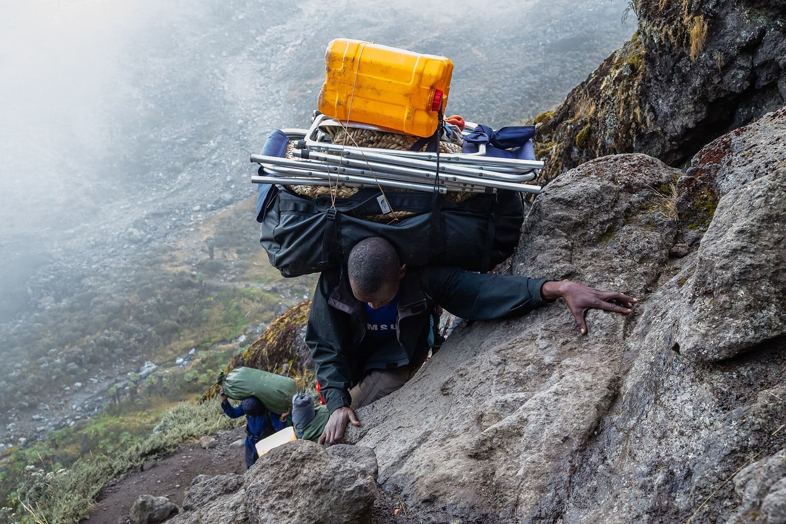 Porter climbing the Barranco Wall